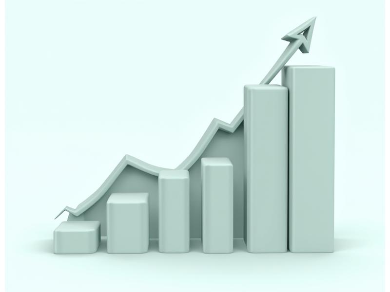 エネルギーコスト削減とCO2排出量削減を示す成長トレンドのグラフ